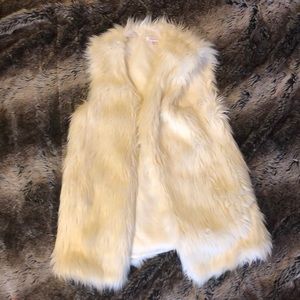 Faux fur white vest